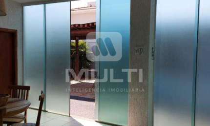 Casa em condomínio fechado com 4 quartos à venda no Santa Mônica, Uberlândia  por R$ 1.800.000