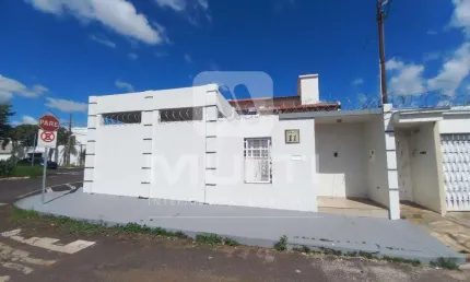 Casa com 4 quartos à venda no Altamira, Uberlândia  por R$ 1.050.000