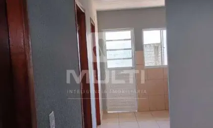 Casa com 2 quartos à venda no loteamento monte hebron, uberlândia  por r$ 245.000