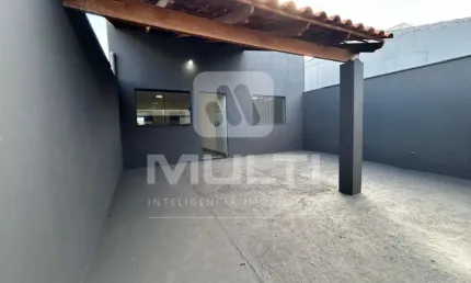 Casa com 2 quartos à venda no Taiaman, Uberlândia  por R$ 240.000