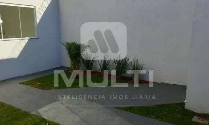 Casa com 2 quartos à venda em Laranjeiras, Uberlândia  por R$ 300.000