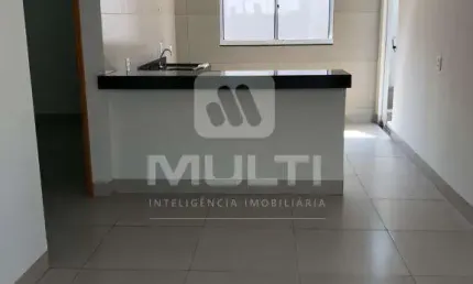 Casa com 2 quartos à venda no Grand Ville, Uberlândia  por R$ 400.000