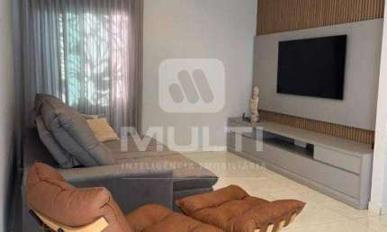 Casa em condomínio fechado com 3 quartos à venda no Granja Marileusa, Uberlândia  por R$ 2.000.000