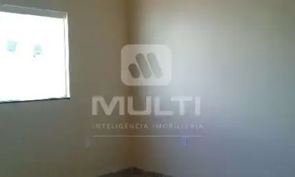 Casa com 3 quartos à venda no Pampulha, Uberlândia  por R$ 570.000