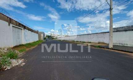 Terreno comercial à venda no Pampulha, Uberlândia  por R$ 4.620.000