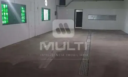 Barracão / Galpão / Depósito à venda no Osvaldo Rezende, Uberlândia  por R$ 480.000