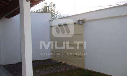 Casa com 3 quartos à venda no Jardim Itália, Uberlândia  por R$ 580.000
