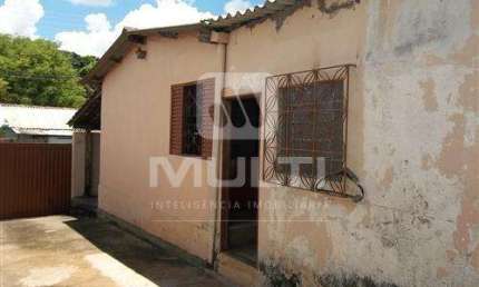 Casa com 3 quartos à venda no Brasil, Uberlândia  por R$ 380.000