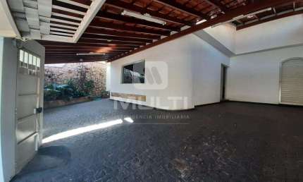 Casa com 6 quartos à venda em Saraiva, Uberlândia  por R$ 850.000