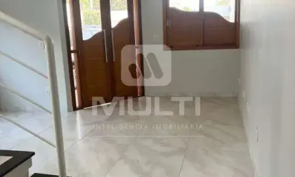 Casa com 3 quartos à venda no Presidente Roosevelt, Uberlândia 