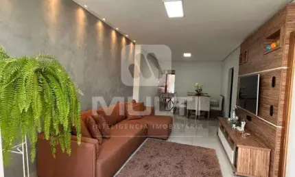 Casa com 3 quartos à venda em Laranjeiras, Uberlândia  por R$ 850.000