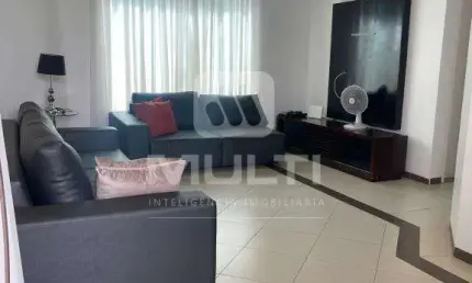 Casa em condomínio fechado com 3 quartos à venda no Aclimação, Uberlândia  por R$ 1.600.000
