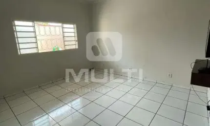 Casa com 3 quartos à venda no jardim dos gravatás, uberlândia  por r$ 750.000