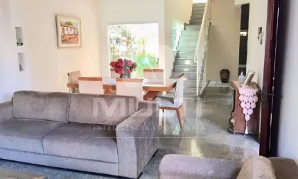 Casa com 6 quartos à venda no Cazeca, Uberlândia  por R$ 1.100.000