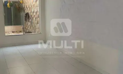 Casa com 3 quartos à venda no Presidente Roosevelt, Uberlândia  por R$ 900.000
