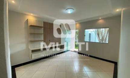 Casa com 3 quartos à venda no Alto Umuarama, Uberlândia  por R$ 810.000