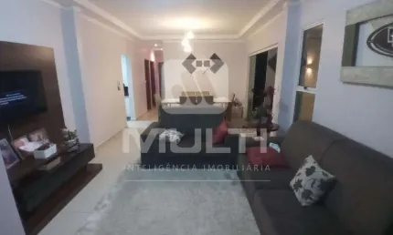 Casa com 4 quartos à venda no Jardim Holanda, Uberlândia  por R$ 630.000