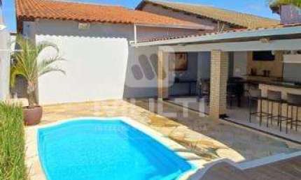 Casa com 4 quartos à venda no Marta Helena, Uberlândia  por R$ 850.000