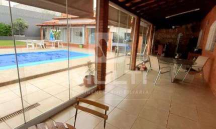 Casa com 4 quartos à venda na Cidade Jardim, Uberlândia  por R$ 1.500.000