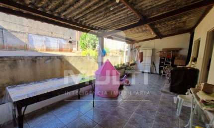Casa com 2 quartos à venda no Pacaembu, Uberlândia  por R$ 330.000
