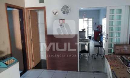 Casa com 3 quartos à venda no Presidente Roosevelt, Uberlândia  por R$ 450.000