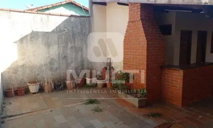 Casa com 2 quartos à venda na Cidade Jardim, Uberlândia  por R$ 550.000