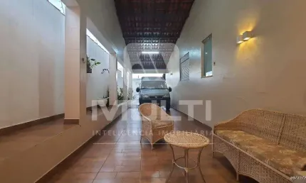 Casa com 3 quartos à venda no Jaraguá, Uberlândia  por R$ 790.000