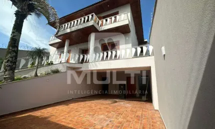 Casa com 5 quartos à venda no Tabajaras, Uberlândia  por R$ 1.800.000