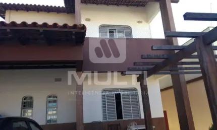 Casa com 3 quartos à venda no Jardim América II, Uberlândia 