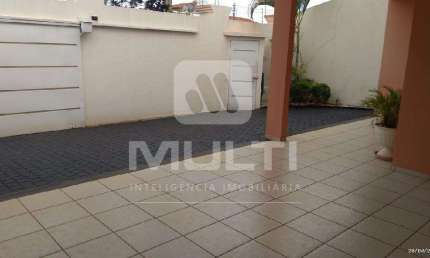 Casa com 4 quartos à venda no Santa Mônica, Uberlândia  por R$ 1.380.000