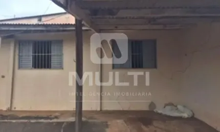 Casa com 2 quartos à venda no Centro, Uberlândia  por R$ 320.000