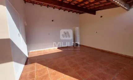 Casa com 3 quartos à venda na Cidade Jardim, Uberlândia 