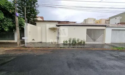 Casa com 4 quartos à venda no Santa Mônica, Uberlândia 