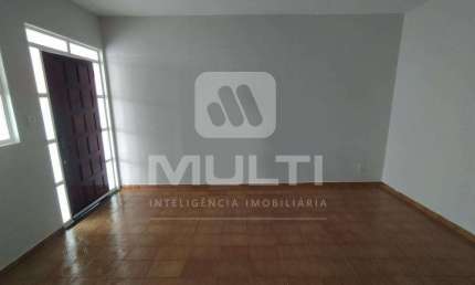 Casa com 4 quartos à venda na Cidade Jardim, Uberlândia  por R$ 650.000