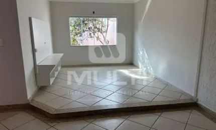Casa com 3 quartos à venda no Planalto, Uberlândia  por R$ 750.000