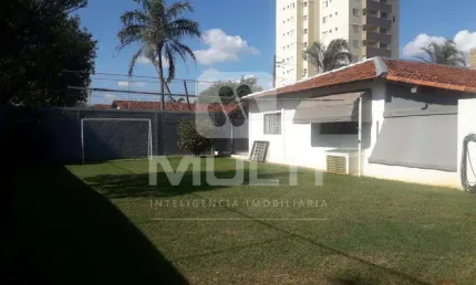 Casa com 3 quartos à venda no Umuarama, Uberlândia  por R$ 1.300.000