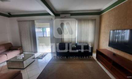Casa com 4 quartos à venda no Centro, Uberlândia  por R$ 1.200.000