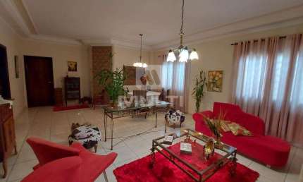 Casa comercial à venda no Jardim Karaíba, Uberlândia  por R$ 1.200.000