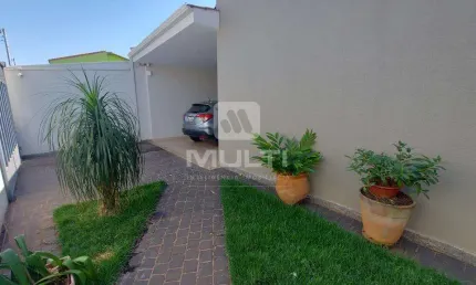 Casa com 4 quartos à venda no Jardim Patrícia, Uberlândia  por R$ 750.000