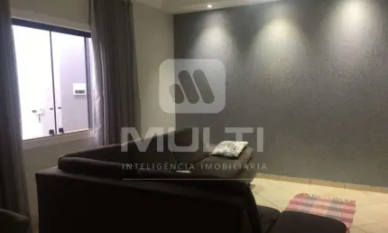 Casa com 4 quartos à venda em São Jorge, Uberlândia  por R$ 480.000