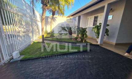Casa com 1 quarto à venda na Cidade Jardim, Uberlândia  por R$ 650.000