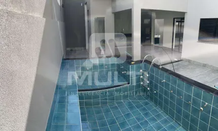 Casa com 3 quartos à venda no Alto Umuarama, Uberlândia  por R$ 1.000.000