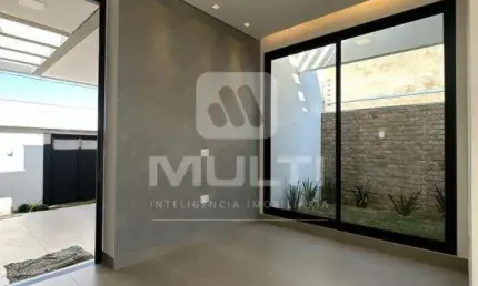 Casa com 3 quartos à venda no Novo Mundo, Uberlândia  por R$ 790.000
