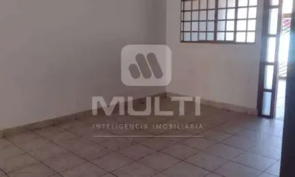 Casa com 3 quartos à venda no Taiaman, Uberlândia  por R$ 300.000