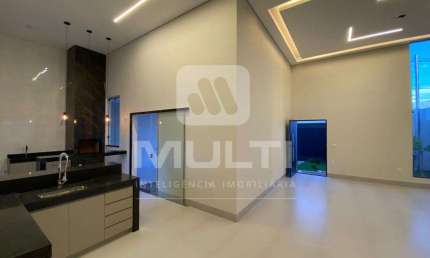 Casa com 3 quartos à venda no Novo Mundo, Uberlândia  por R$ 1.050.000