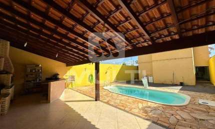 Casa com 2 quartos à venda no Santa Mônica, Uberlândia  por R$ 600.000