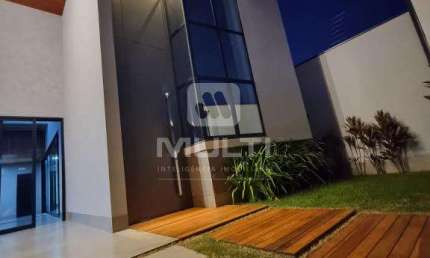 Casa com 3 quartos à venda no Grand Ville, Uberlândia  por R$ 1.430.000