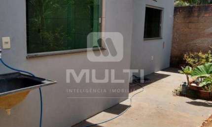Casa com 2 quartos à venda em Granada, Uberlândia  por R$ 440.000