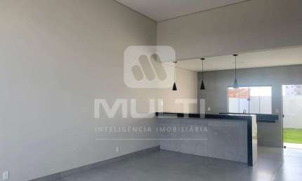 Casa com 3 quartos à venda no Jardim Brasília, Uberlândia  por R$ 650.000