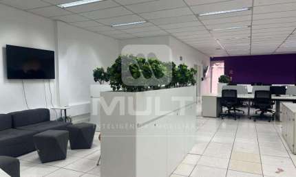 Ponto comercial à venda no Jardim Patrícia, Uberlândia  por R$ 3.800.000
